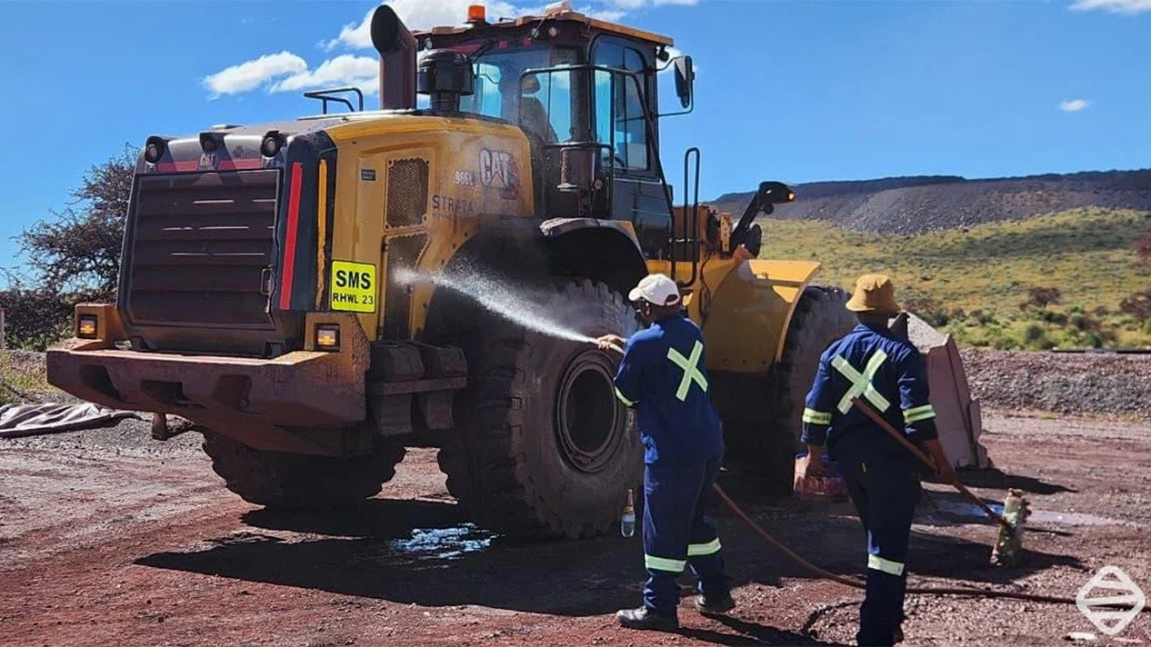 Keeping it clean at Strata Mining Services 🚿After a long shift in dust, mud, and tough conditions, our hard-working machines need...and deserve... a proper clean. We keep our mining equipment clean so it can operate at its best and keep your operati