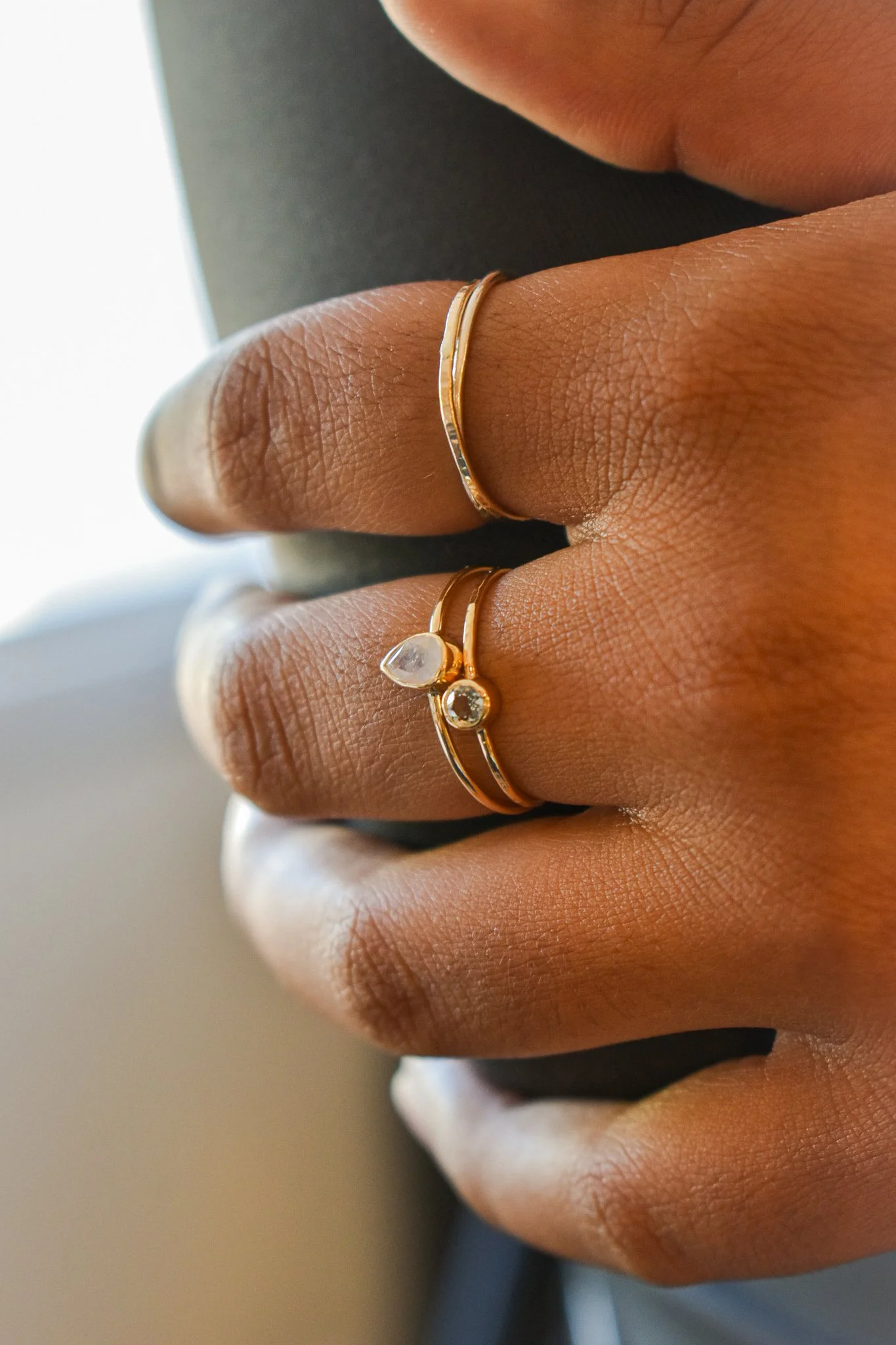 Bague De Fiançailles En Or Jaune 14 Carats Massif - Pierre Principale : Pierre De Lune Naturelle Certifiée (taille Coussin) - Neuf Sans Emballage