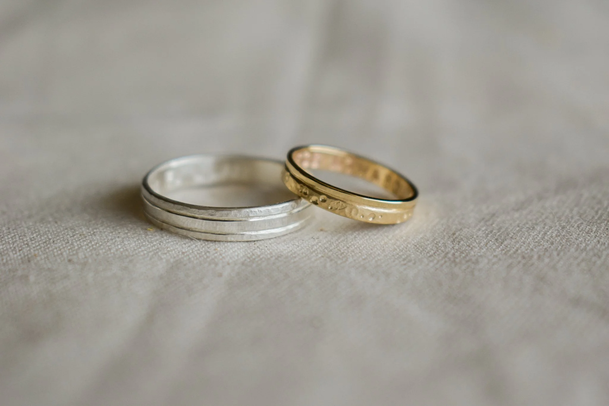 Ruban en argent effet forgé mat et lisse brillant - Ruban effet lune mat et lisse brillant