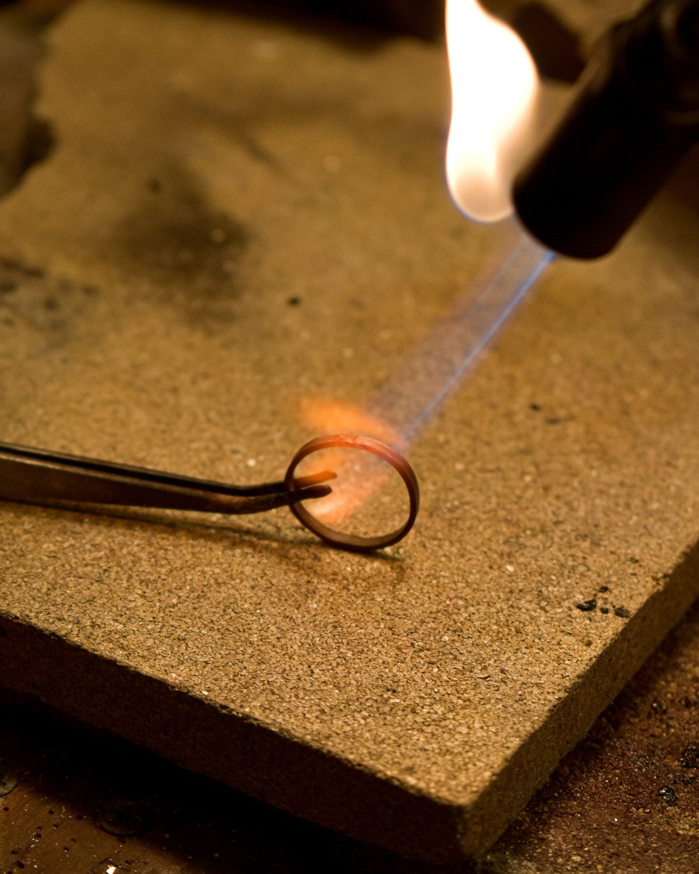 C&rsquo;est un peu calme du c&ocirc;t&eacute; des r&eacute;seaux en ce moment, et pour cause&hellip; nous avons &eacute;t&eacute; tr&egrave;s occup&eacute;s &agrave; concevoir et fabriquer de magnifiques projets de bijoux ces derni&egrave;res semaine
