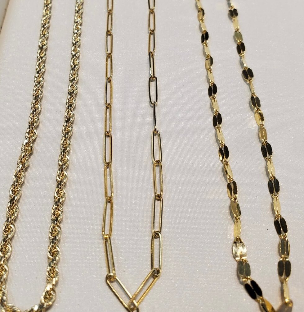 What an amazing collection of trending gold chains. Classic solid rope, paper clip, and a sparkle chain!
.
.
.
#HTimWilliams #Smallbusiness #Familyowned #Sandiegojeweler #Custom #Shoplocal #Timeless #Handcrafted #Jewelrylover #Highjewerly #Accessorie