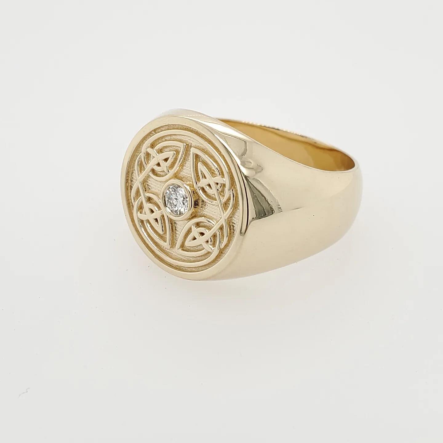 Here at H Tim Williams we do custom Celtic jewelry. Bring us your ideas and we will create a unique piece for you!👑✨
.
.
.
#HTimWilliams #Smallbusiness #Familyowned #Sandiegojeweler #Custom #Shoplocal #Timeless #Handcrafted #Jewelrylover #Highjewerl