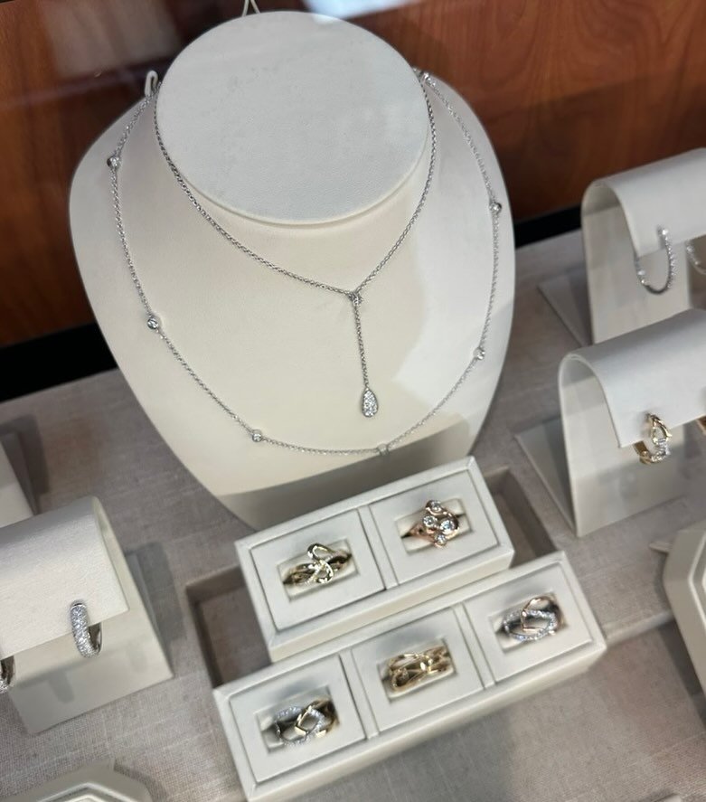 One of our current jewelry cases in store. Have you seen a better necklace?? This pairing is breathtaking! 
.
.
.
#HTimWilliams #Smallbusiness #Familyowned #Sandiegojeweler #Custom #Shoplocal #Timeless #Handcrafted #Jewelrylover #Highjewerly #Accesso