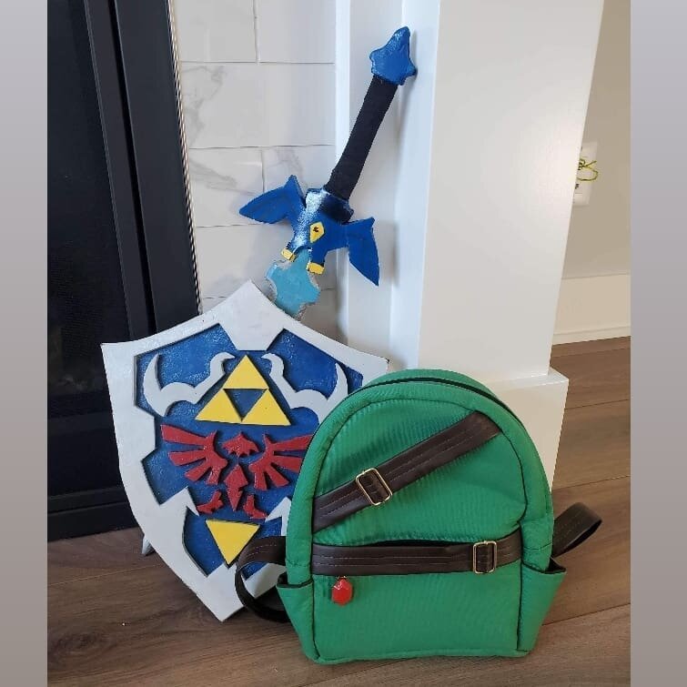 I knew my sister and her husband like #Zelda, so I made this for my nephew. Now he is ready for adventures!
.
@cooney.sandra @ryandcooney.84 #zelda #linkzelda #diy #imakethings 
.
Do you have a fandom that you would like made into a bag?! Hit me up. 