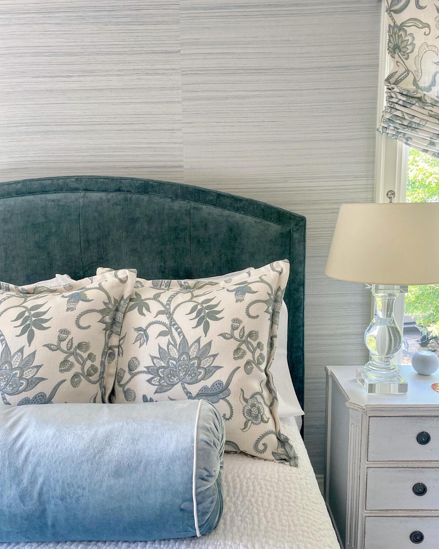 Waiting for one more piece of furniture for this cozy guest room retreat to be complete! #soclose #guestbedroom #bedrooms #interiordesign #blueandwhite #elizabetheakins #grasscloth #debrazinninteriors #southernstyle #northcarolinainteriordesign