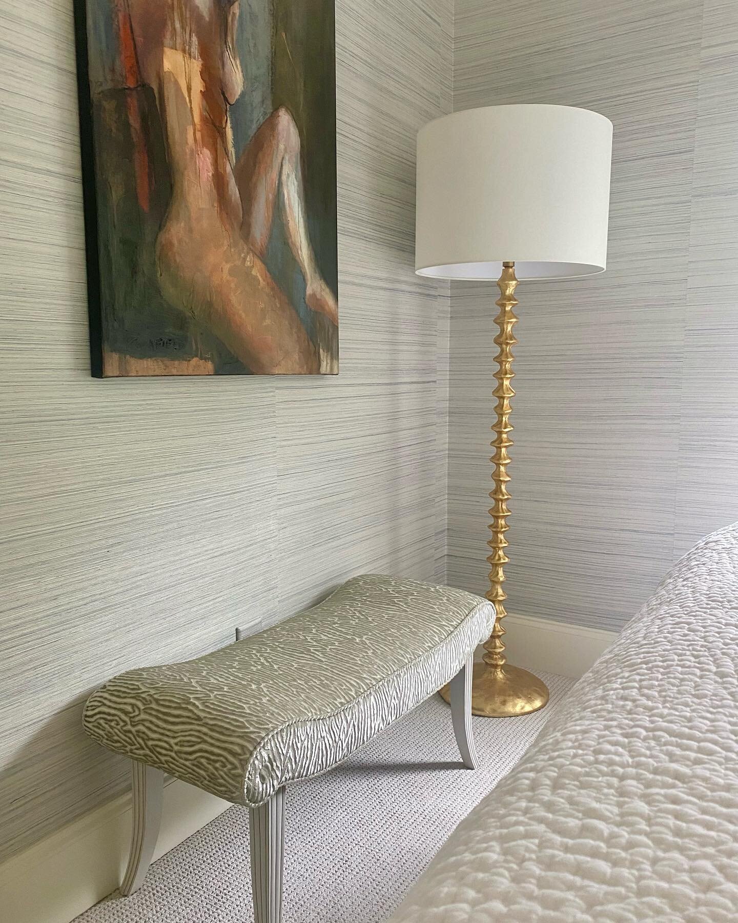 Love this pretty vignette and grateful that the final pieces are here! #bedroomdesign #grasscloth #wallpaper #art #debrazinnstyling