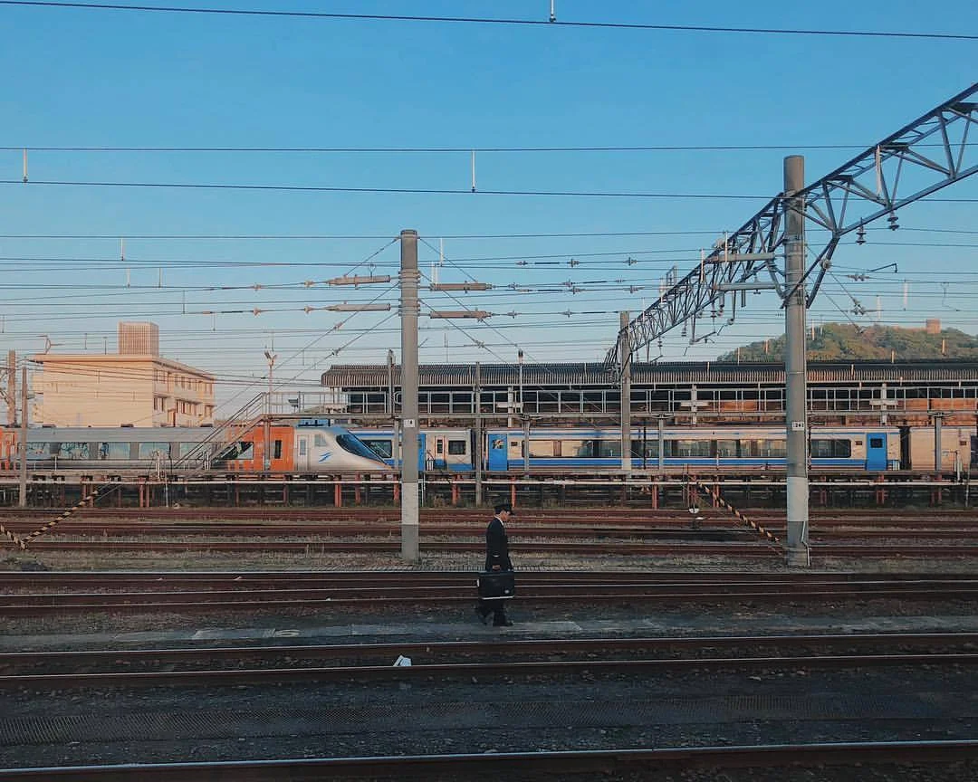 practicing to be a train driver (at 松山駅)