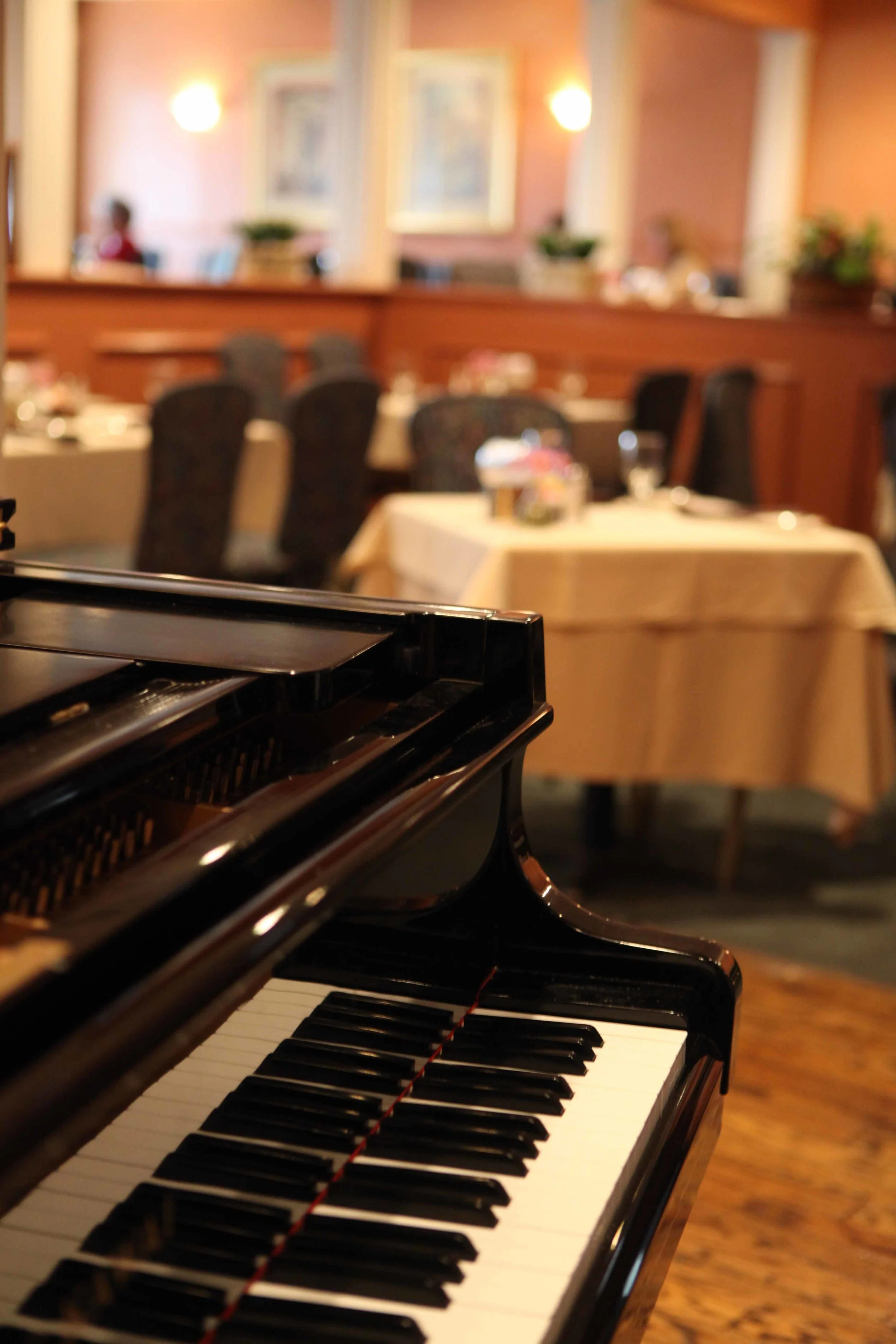 Piccolo Mondo Piano Bar — Piccolo Mondo