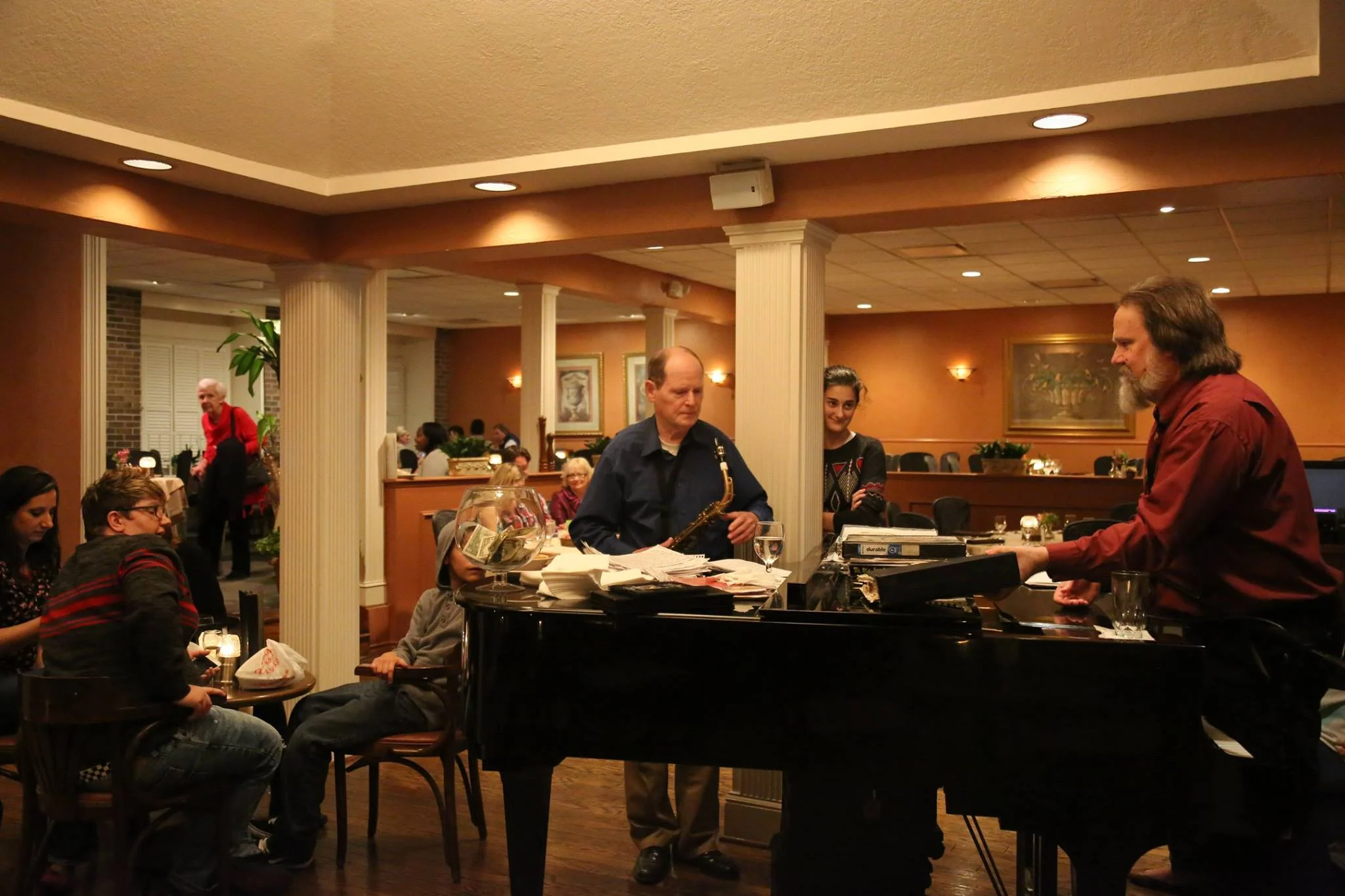 Piccolo Mondo Piano Bar — Piccolo Mondo