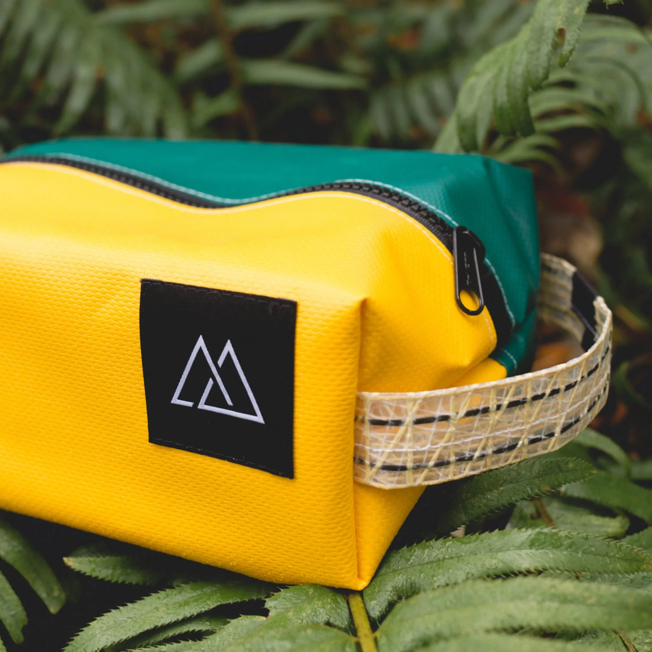 Yellow+Green+Medium+Toiletry+Kit_3.jpg