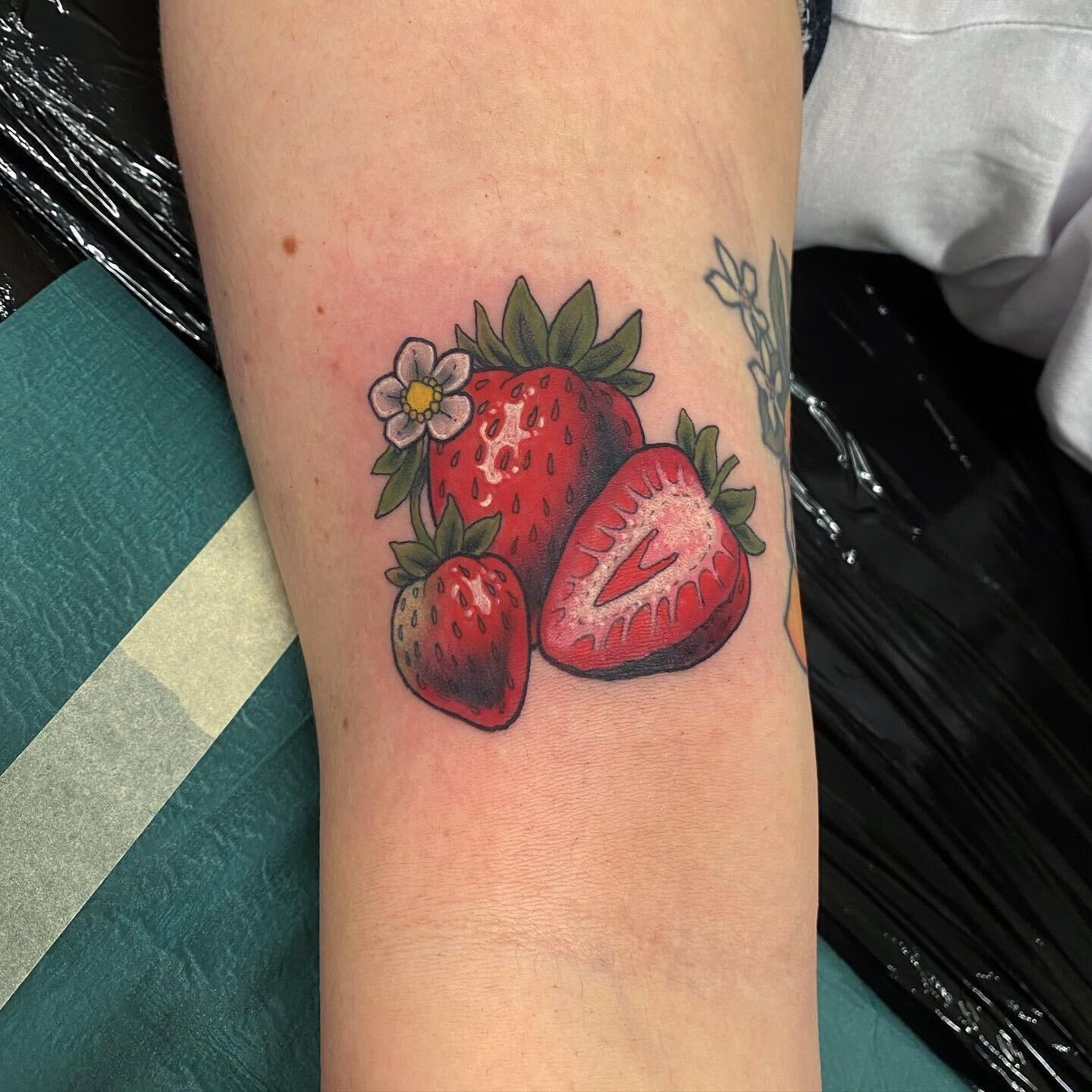 🍓Strawberries!🍓 A cute little redraw from some of my flash. We also ended up adding some wording, but my photo was terrible 😭💔 Thanks again! ❤️ @stencil.jam @kwadron @rawpigments @drmorsetattoo #tattoo #tattooartist #femaletattooartist #ladytatto