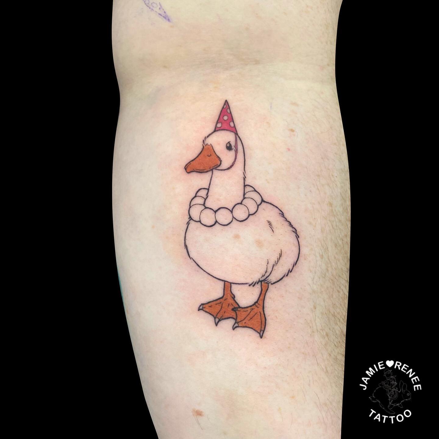 💖Party Duck with Pearls for Morgan!💖 A great choice for a first tattoo, thank you again! @stencil.jam @kwadron @rawpigments @drmorsetattoo #tattoo #tattooartist #femaletattooartist #ladytattooer #nztattoo #wellingtontattoo #wellington #drmorsetatto