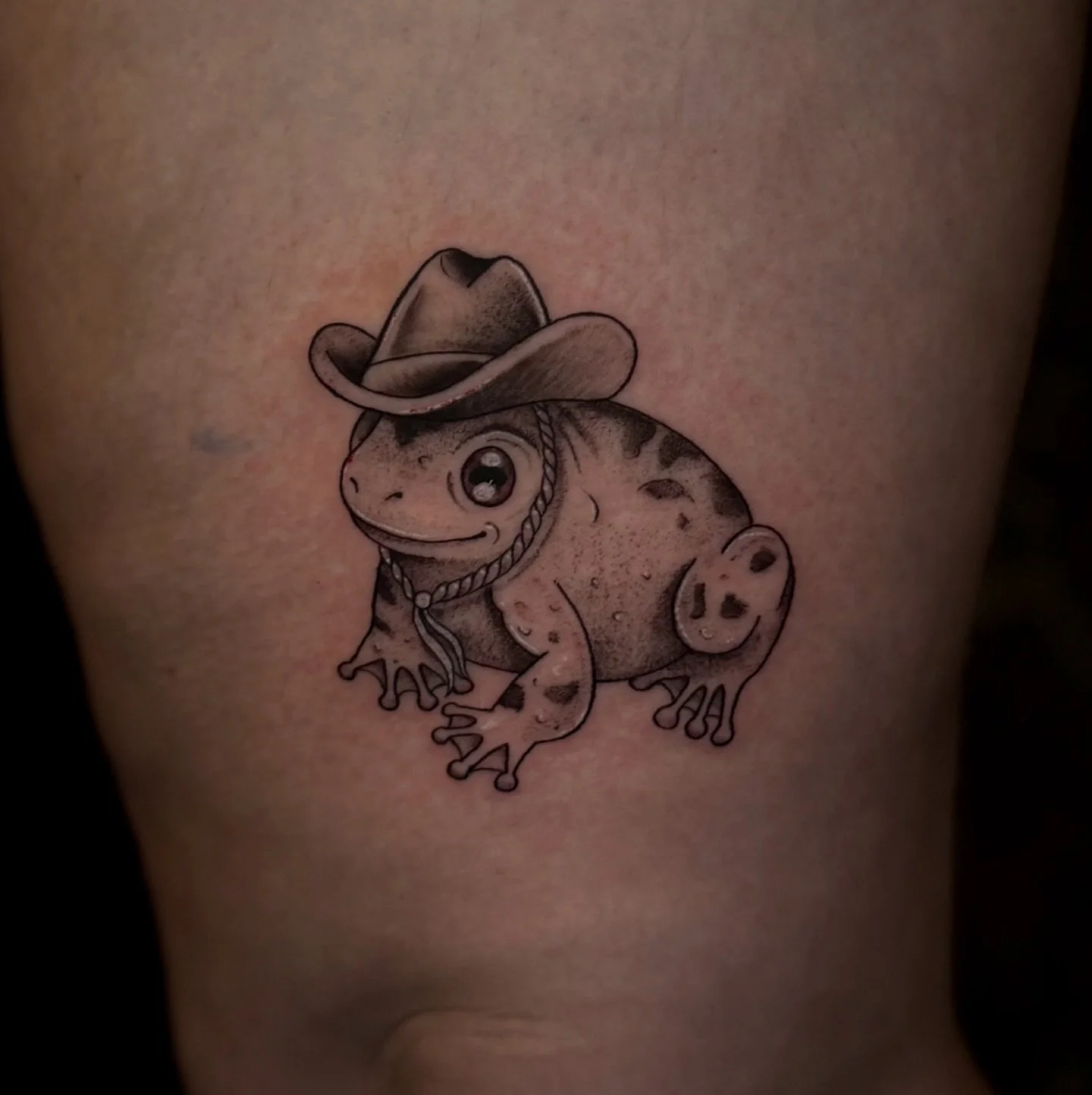 Frog man is gonna steal yo lady Wild West style 🐸🤠
Thanks so much for getting this cute wee guy💚🖤

If you&rsquo;d also like a fun lil guy link is in my bio for bookings 🔗
@drmorsetattoo 📍
🏷️
#frogtattoo #cowboyfrog #nztattoo #wellingtontattoo
