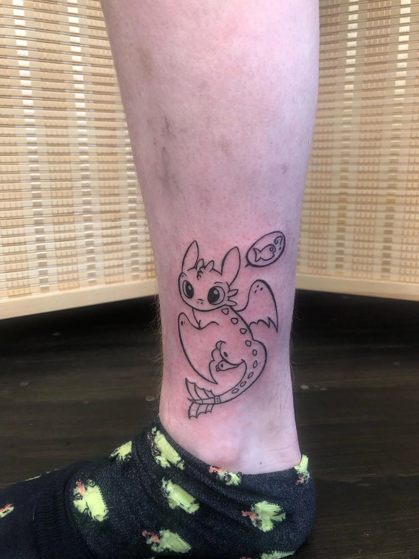 An awesome tattoo of Toothless🐉 Thank you for coming in and bringing in this cute drawing! 

Studio: @drmorsetattoo 

#tattoo #toothless #howtotrainyourdragon #apprenticetattoos
