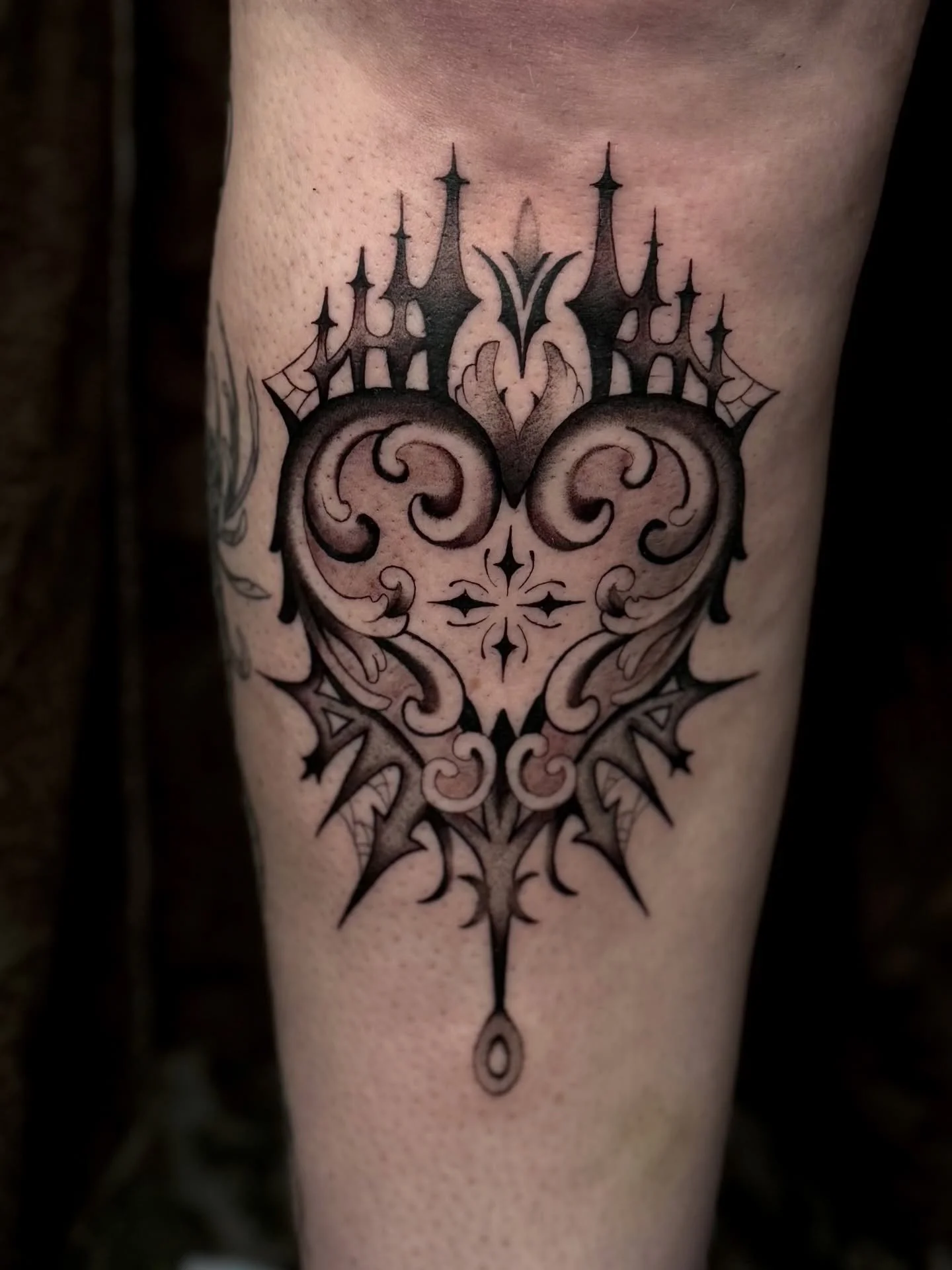 Ornamental heart claimed from my flash by @bree_saffronxx ｡ ₊&deg;༺❤︎༻&deg;₊ ｡ thank youuuu!! &bull;ᴗ&bull;

📍@drmorsetattoo
💌🔗link in bio for bookings 
&bull;
&bull;
&bull;
&bull;
#wellingtontattoo #nztattoo #nztattooartist