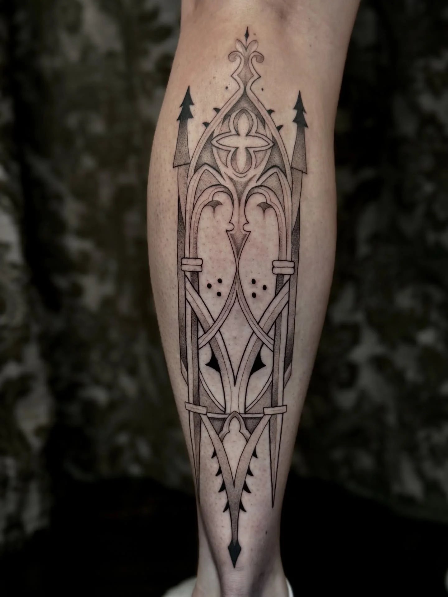 Gothic architecture flash claimed by @water_boi_0 .⋆♱❦ Thanks so much for tanking this out Gabi! 🥳 

Softer shading this time, less goth more whimsy 🧚&zwj;♀️I looooove tattooing gothic architecture and always down for custom pieces 🫶🏻
&bull;
📍@d