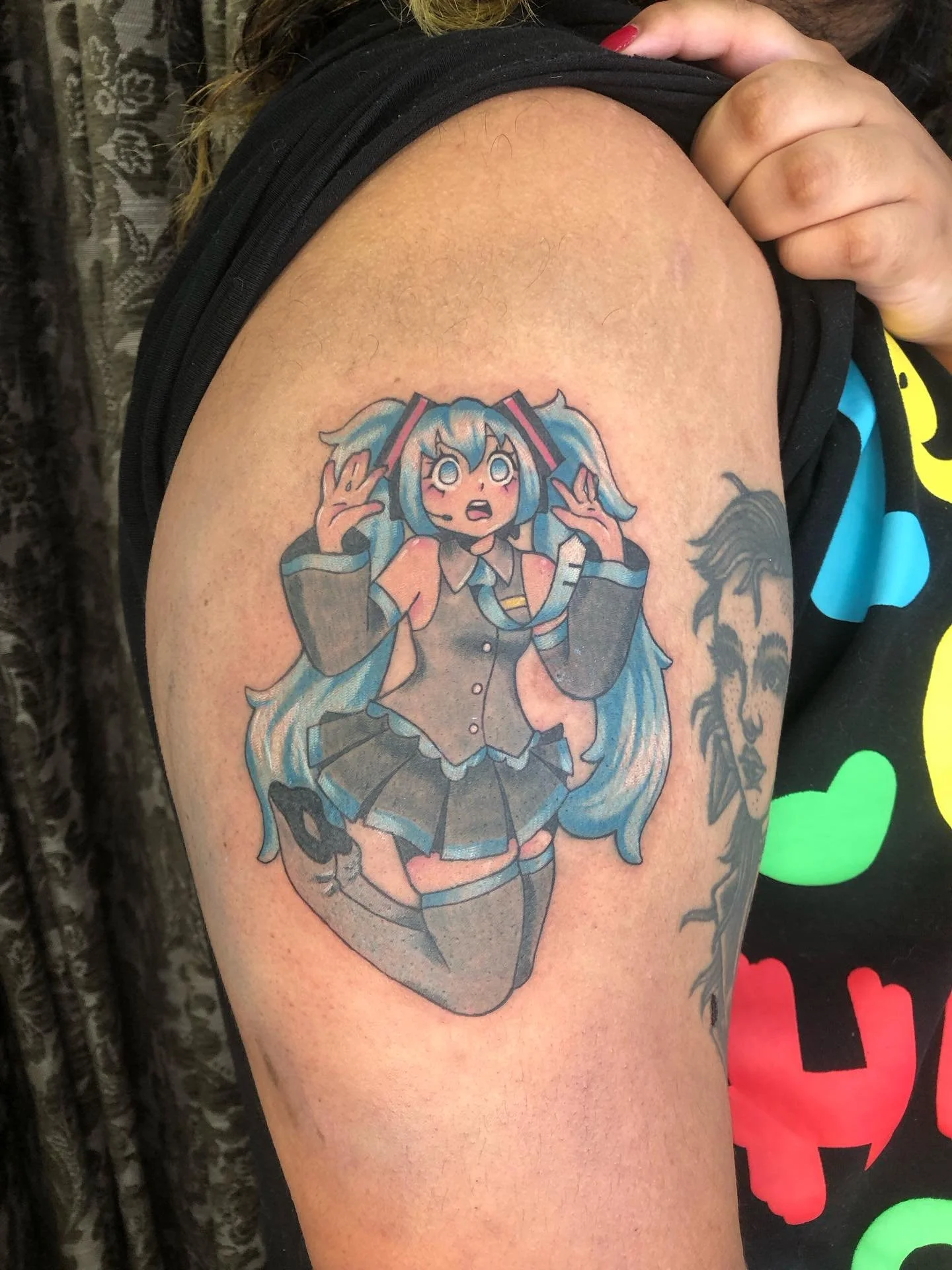 Hatsune Miku! Was so thrilled to finally tattoo this flash, thank you Fab for coming in!! 
Would love to be able to do more anime tattoos, stylised or otherwise. 

Studio: @drmorsetattoo 

#hatsunemiku #animetattoos #wellingtontattooartist