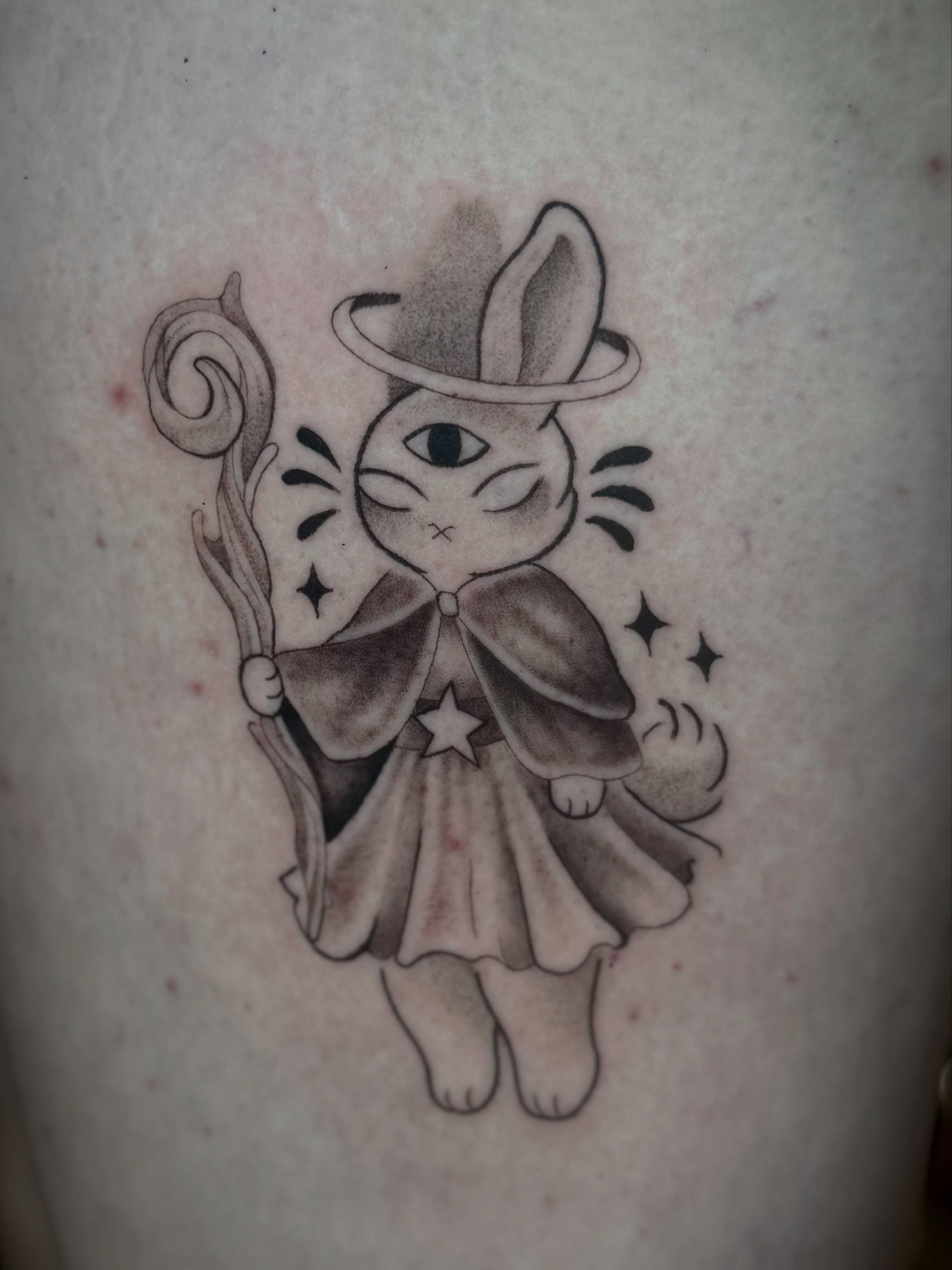 Bunny mage that got snagged from my Armageddon flash 🧙🏻&zwj;♀️ 🐇⋆✴︎˚｡⋆
(Yes I hoard pictures for that long before posting them 😞) + a healed dagger that my client got from last year&rsquo;s Armageddon. Thanks so much for returning for another! 🥰