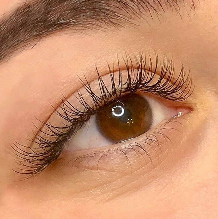  2 hour set of C curl lashes for a natural look 