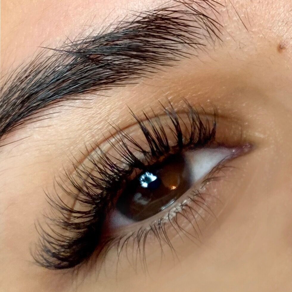 Hybrid Doll Eyelash Extensions Get Envy Worthy Eyes Now