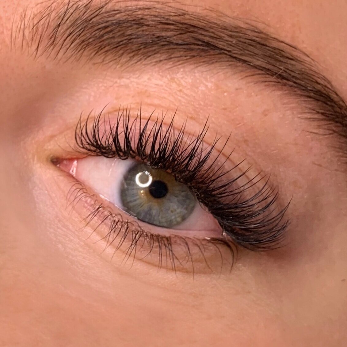  Eye Opening Hybrid Lash Extensions 