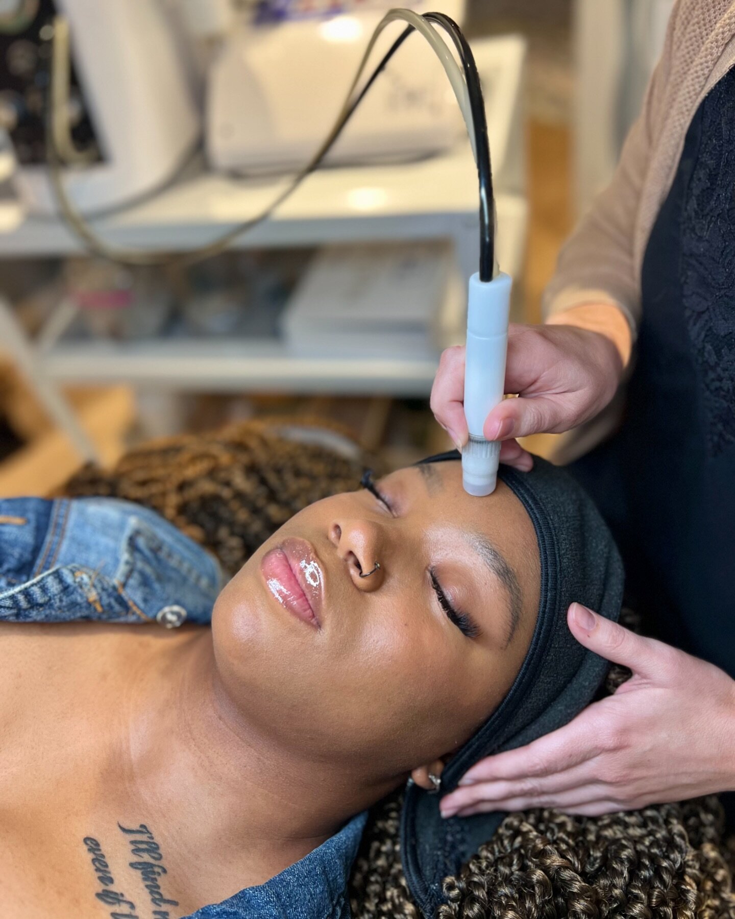 ✨Microderm Monday Special✨

Say goodbye to dull winter skin and hello to a fresh, glowing complexion with our &ldquo;On the Go Glow&rdquo; Microderm &amp; light peel service! This quick (30-45 minute) and effective exfoliation treatment will leave yo