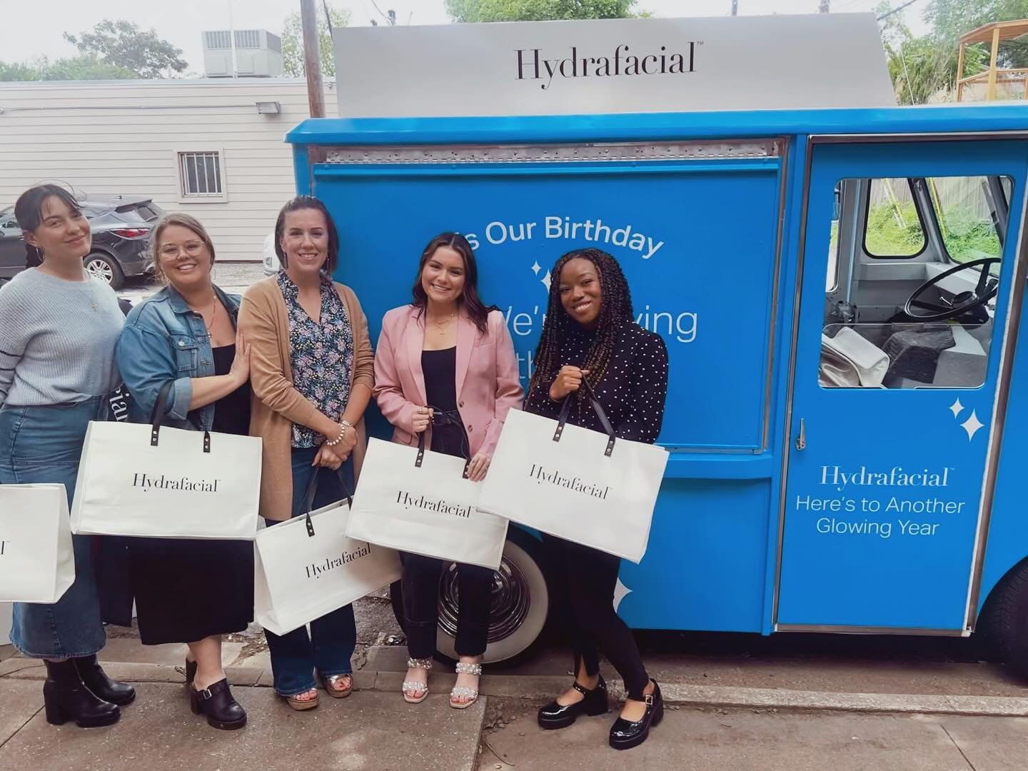 Happy birthday to @hydrafacial 🎂💧In honor of their celebration, their team stopped by our spa today to deliver the Betty babes some birthday goodies!! Book your hydrafacial treatment with us today!!
