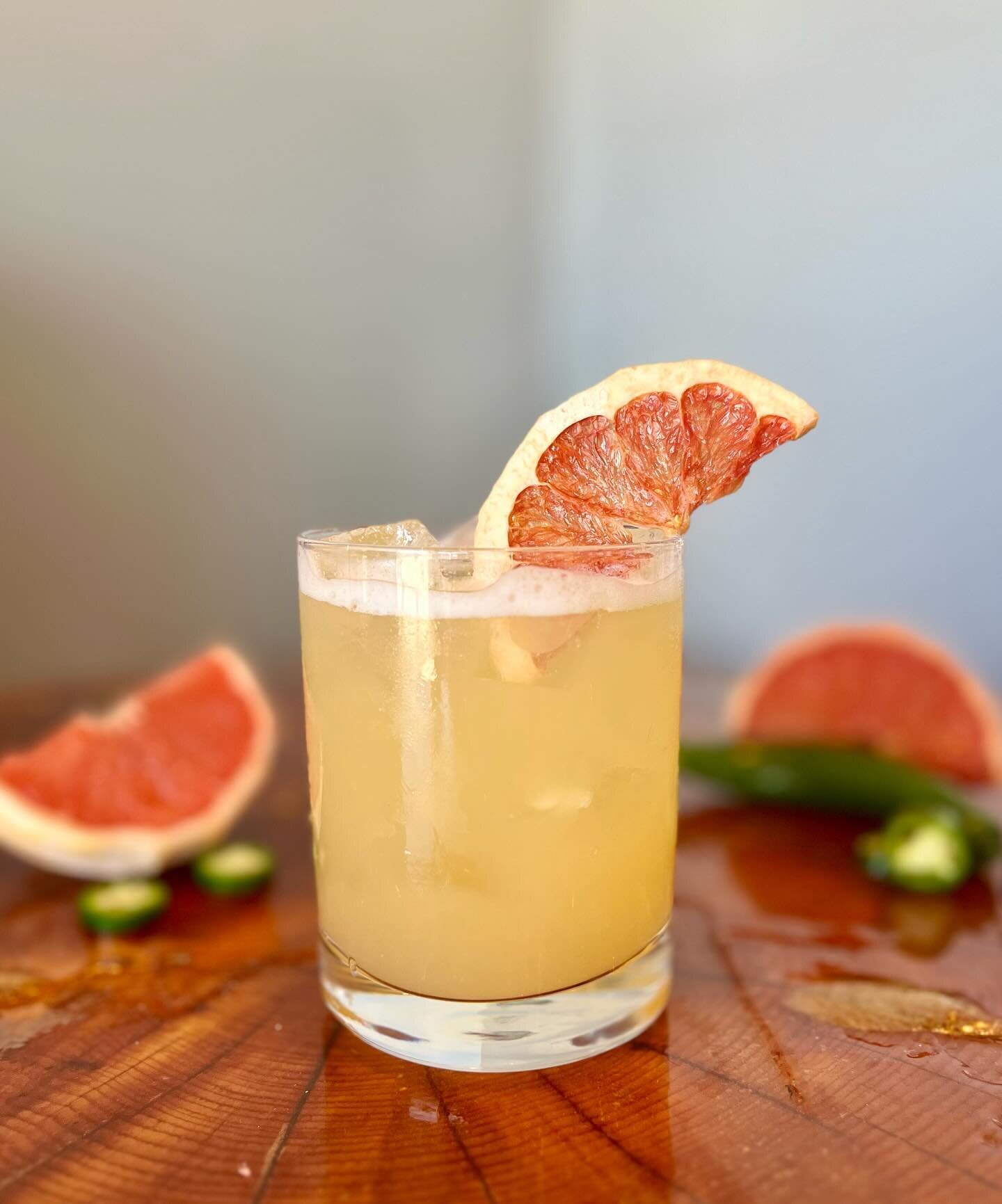 Heating things up with this week&rsquo;s featured cocktail, The Escape🌶️ It is perfectly balanced with subtle serrano spice, a touch of sweetness, and bright juicy flavors. Delish! 

🥃: Narrow Road Vodka &bull; Grapefruit-serrano syrup &bull; guava