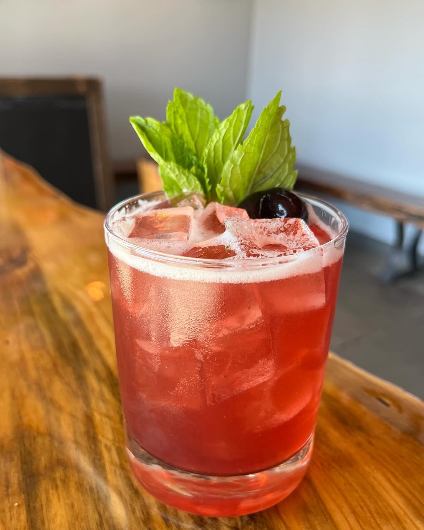 The Cherry Smash has arrived and we cannot get enough! Refreshing, easy sipping, and simply delicious! 

🍒Bourbon &bull; Rye Cherry Liqueur &bull; mint &bull; lemon &bull; simple 

#elevation5003distillery #elevatingspiritslocally #bourbon #whiskey 