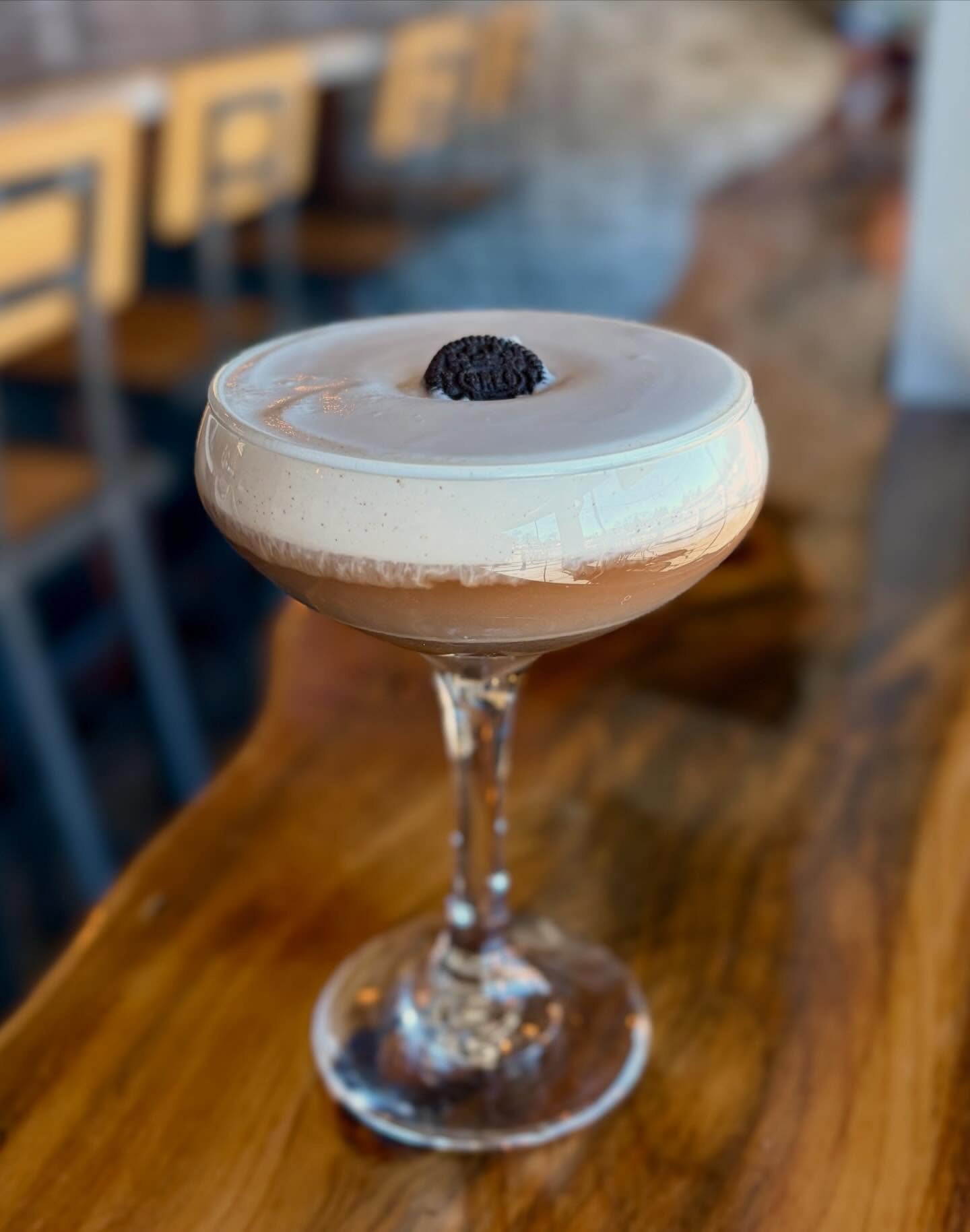 Proof that dessert belongs in a martini glass! Introducing&hellip; the EspressOREO Martini🍪🍸 

Narrow Road Vodka &bull; Oreo Cookie &bull; Chocolate Liqueur &bull; espresso &bull; vanilla cold foam

#elevation5003distillery #elevatingspiritslocally