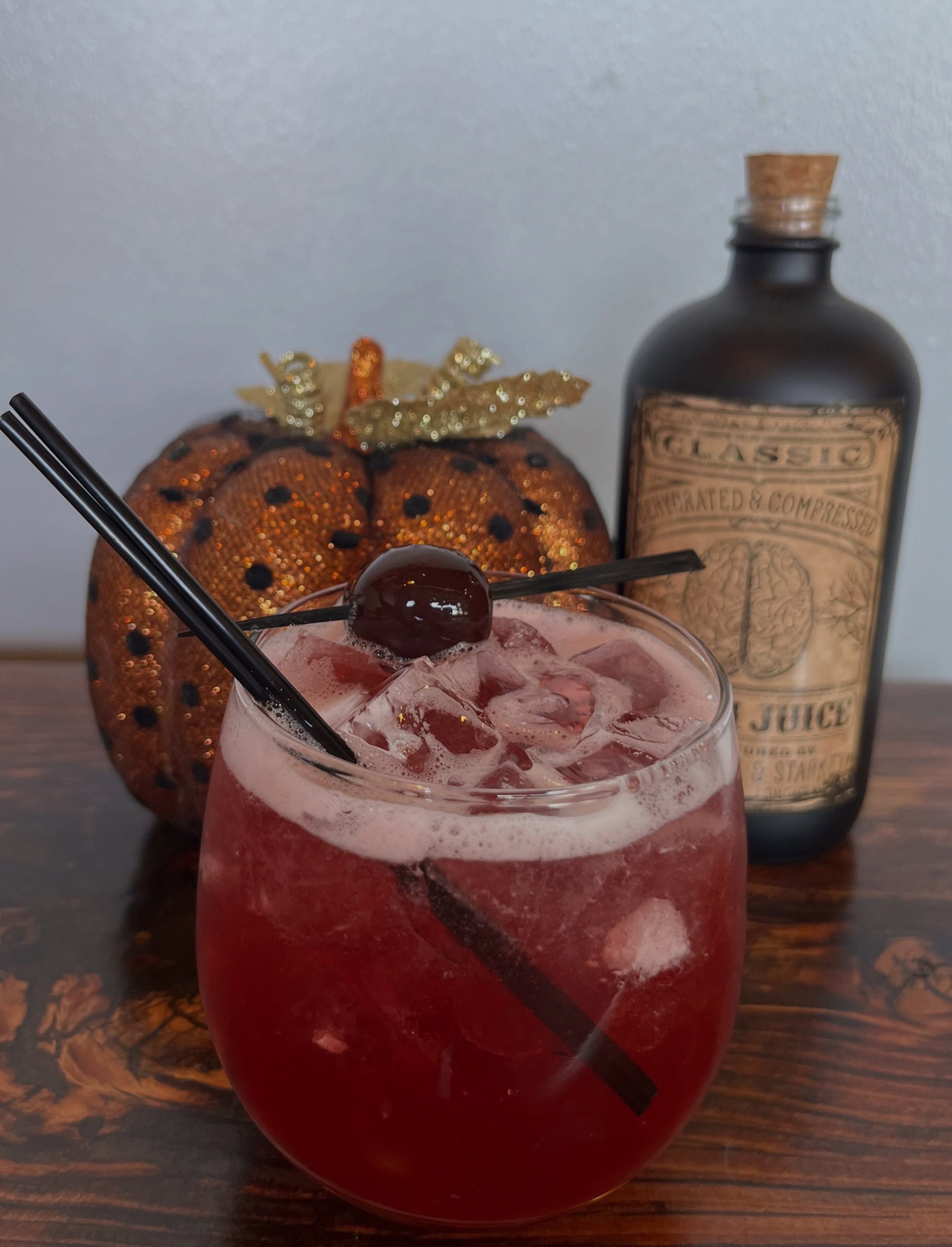 Happy Halloweekend! 🎃💀

Come sip on the Jack the Ripper with us this weekend! We may have some tricks or treats for you! 👻🍂

Straight Rye Whiskey &bull; Pomegranate juice &bull; Cherry Limeade &bull; Garnished with our house-made rye cherry

#foc