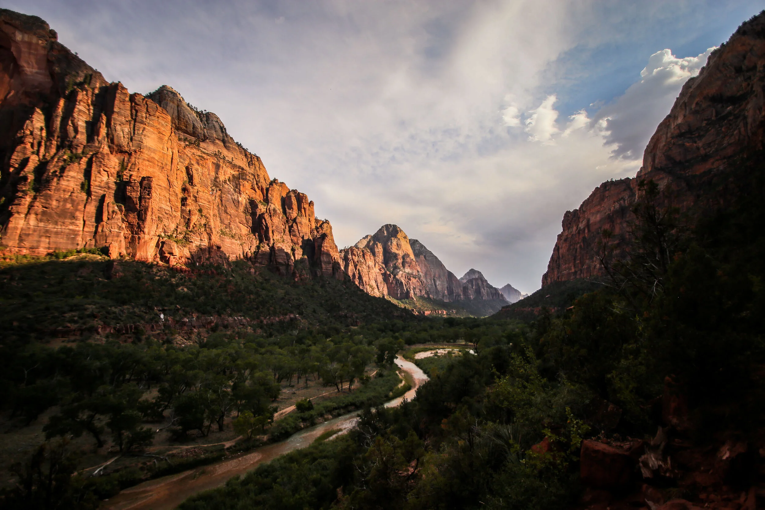 ZION_NATIONAL_PARK_LANDSCAPE_PHOTOGRAPHER_JUSTICE_SIMPSON_PHOTOGRAPHER_OUTDOOR_UTAH-15.JPG