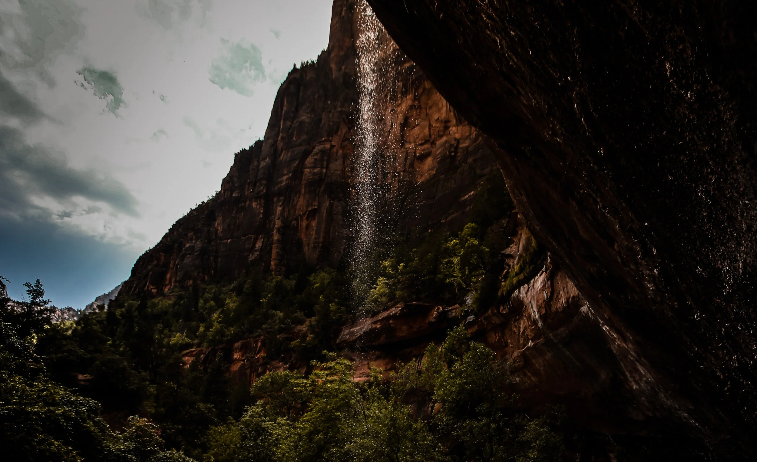 ZION_NATIONAL_PARK_LANDSCAPE_PHOTOGRAPHER_JUSTICE_SIMPSON_PHOTOGRAPHER_OUTDOOR_UTAH-11.JPG