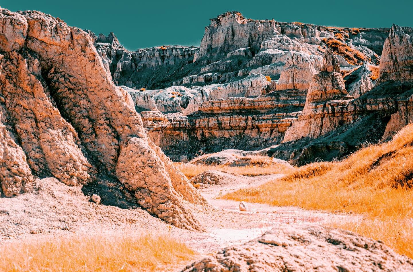 &mdash; My favorite form of natural light.
_____________________________________________
#landscapephotography #landscape_lovers #nationalpark #nationalparkgeek #nationalparkphotography #clondon52w10 #clondon52 #badlandsnationalpark #badlands #southd