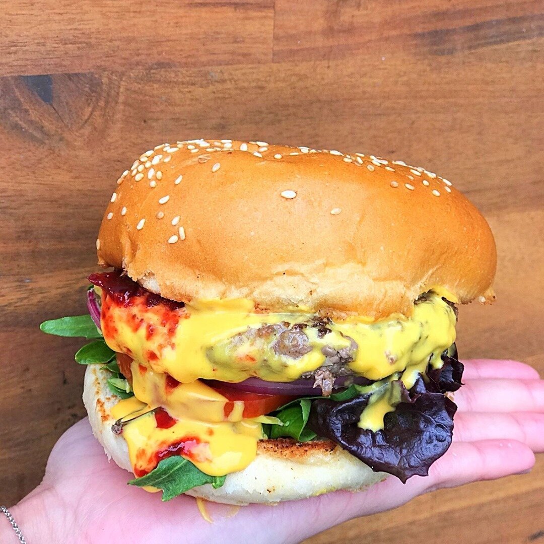 Look at this cheesy goodness in a burger!! I'll have 3 🤩 🤤 

Available for contactless delivery via Aussie-based online ordering platform @KitchaCo. Delivering to over 90 suburbs in Geelong and Melbourne.

Head over to the Real OG Burgers website n