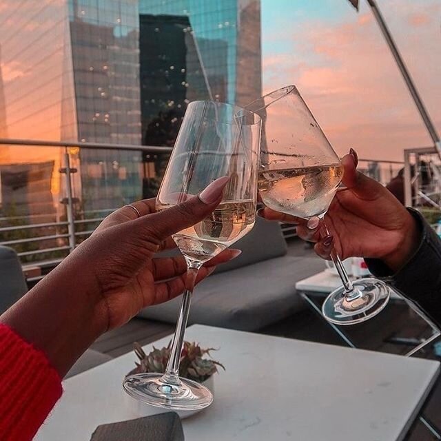rich black women. that&rsquo;s it; that&rsquo;s the post. 💅🏽💸🥂