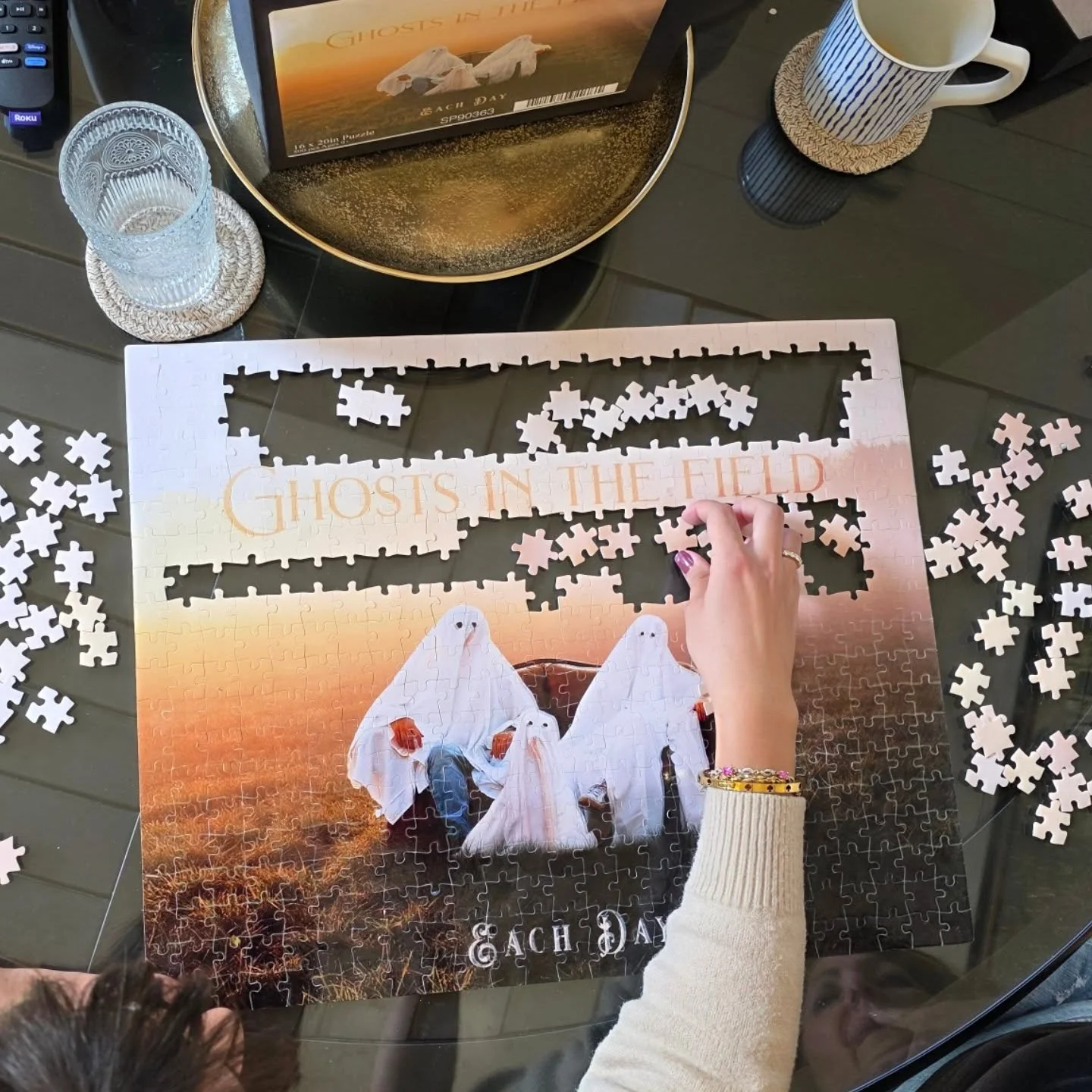 This puzzle.... is not for the faint of heart. You can get yours in the link in the bio! #puzzle #jigsawpuzzle #eachday #folkrock