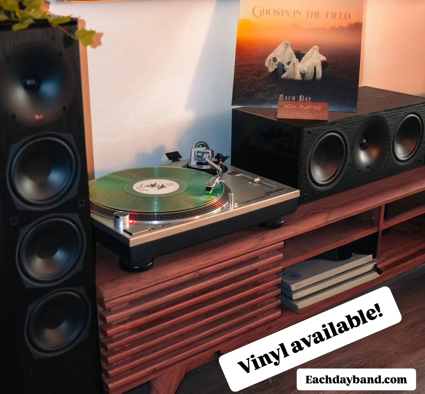 Looking for Ghosts in the Field on Vinyl? Get it at eachdayband.com 

Thanks for the love and support:) #eachday #ghostsinthefield #vinyl #vinylrelease #rarevinyl