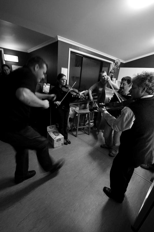 "They are not drunk, just folk singers" Hunter Valley YHA 2012