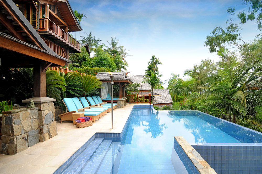 Villa-PoolsideView-02.jpeg