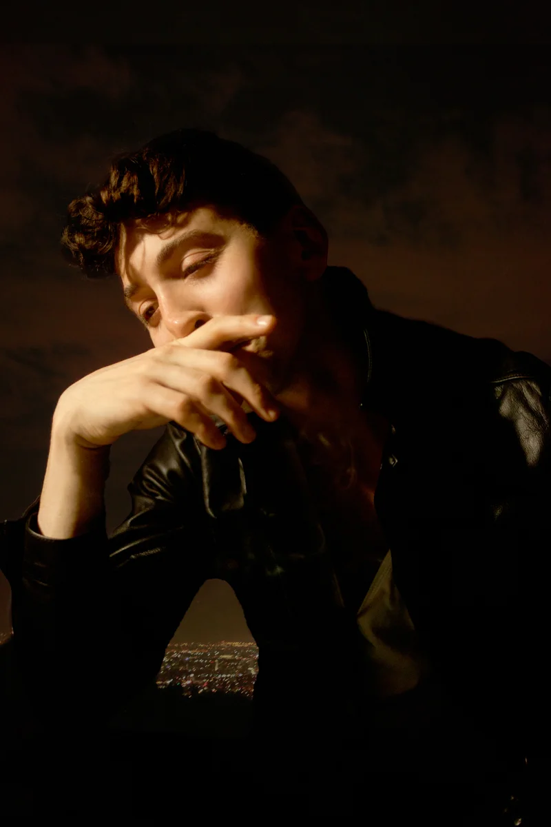 A Sitdown with Des Rocs: An Interview