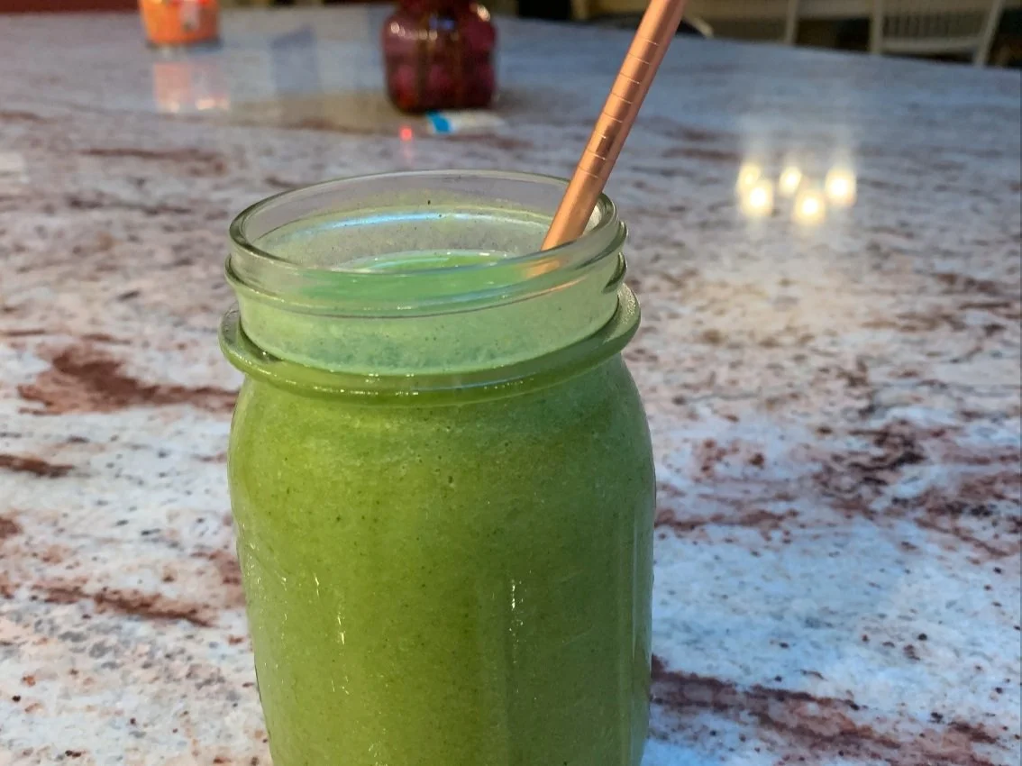 How to Make My Go-To Tropical Green Smoothie