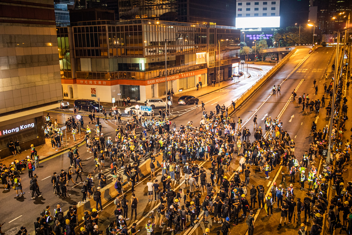 19.08.18 - Protestors surround a suspected spy during their occupation of Harcourt Rd. The media surround the protestors.
