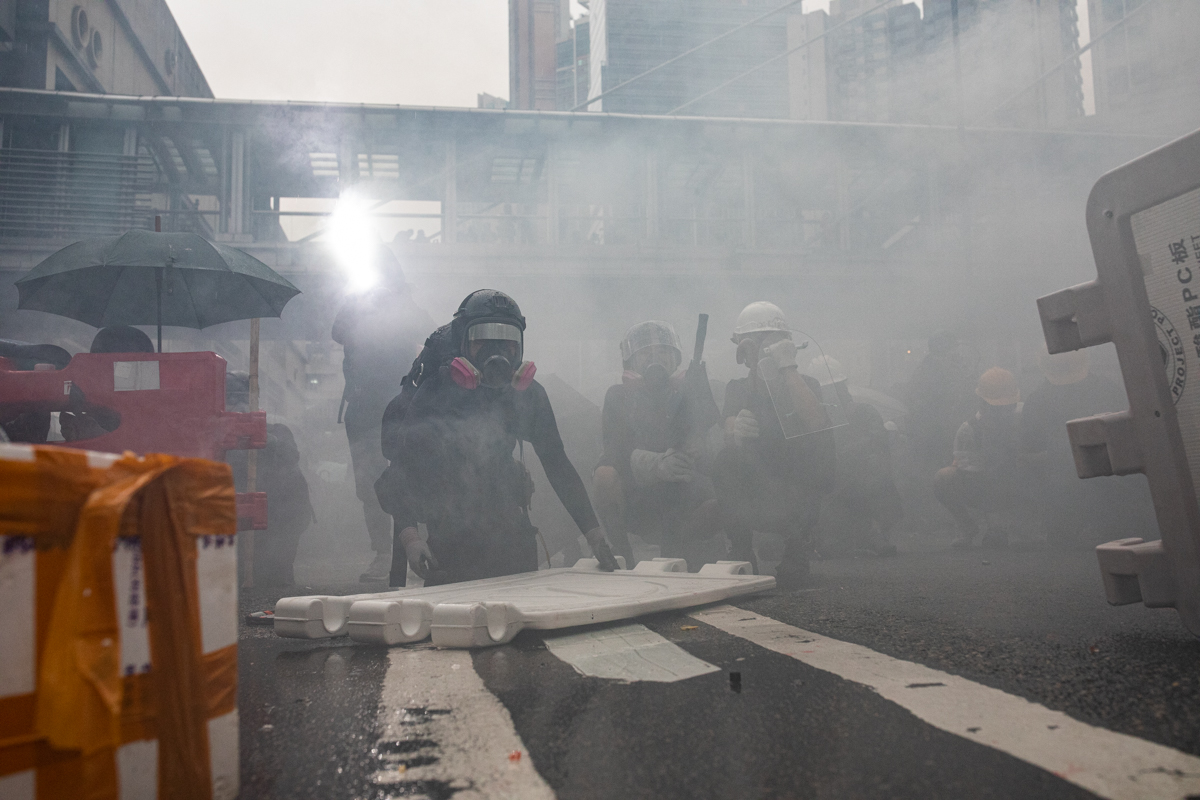 19.08.25 - clashes begin on Yeung Uk Rd