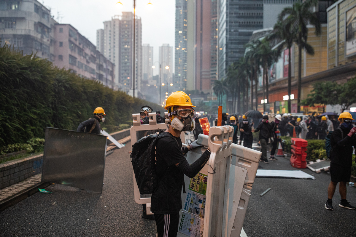 19.08.25 - Protestors finally begin to retreat.