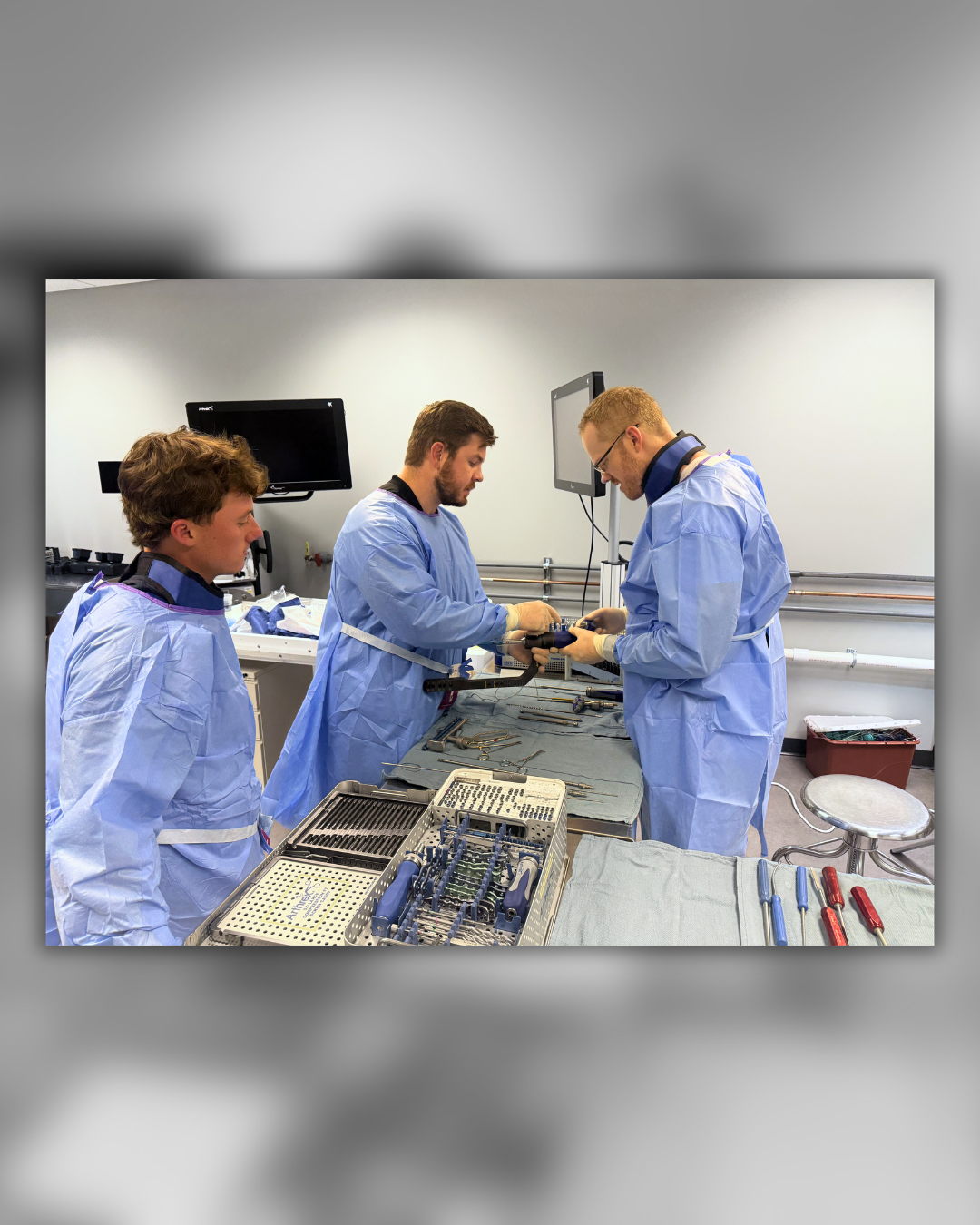 KNEE LAB (2).png