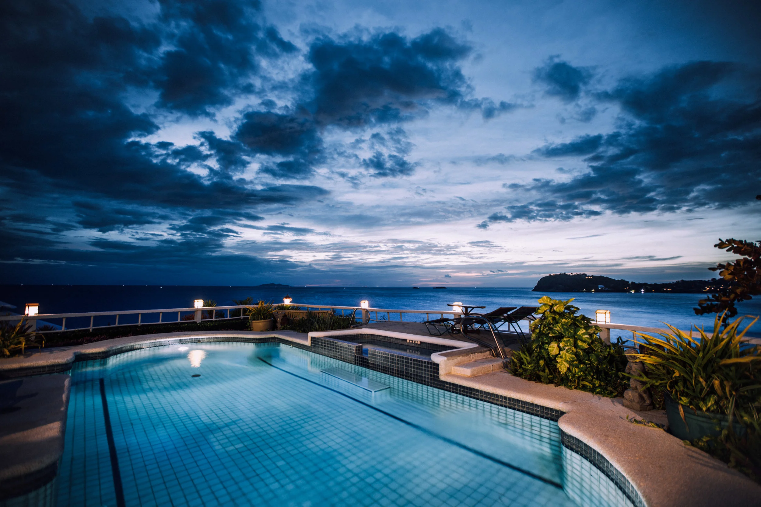 Two Oceans Maya Maya at night-2.JPG