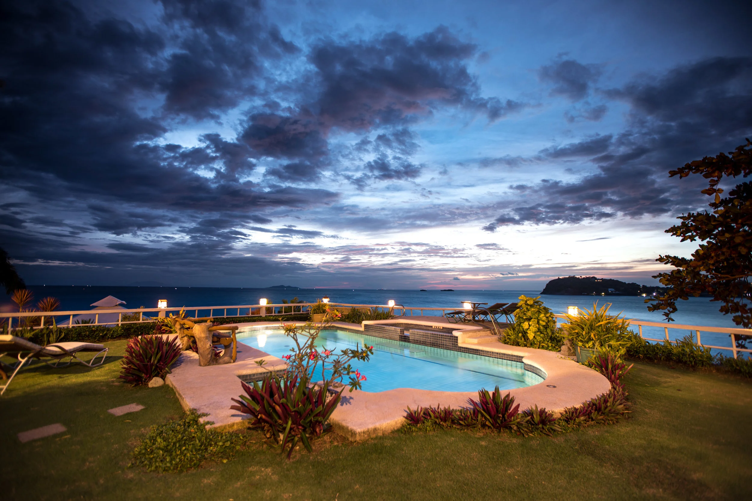 Two Oceans Maya Maya at night-1.JPG