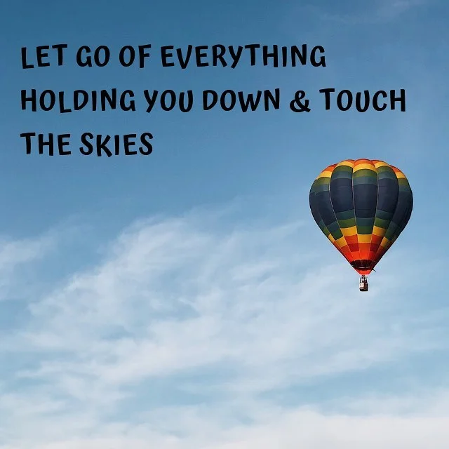 Take a few minutes today to reflect on what&rsquo;s bringing you down and float above it all. #zahrapoonawala_official #happinessdubai #positivevibes #positivity #lettinggo #riseup #skyisthelimit #touchthesky