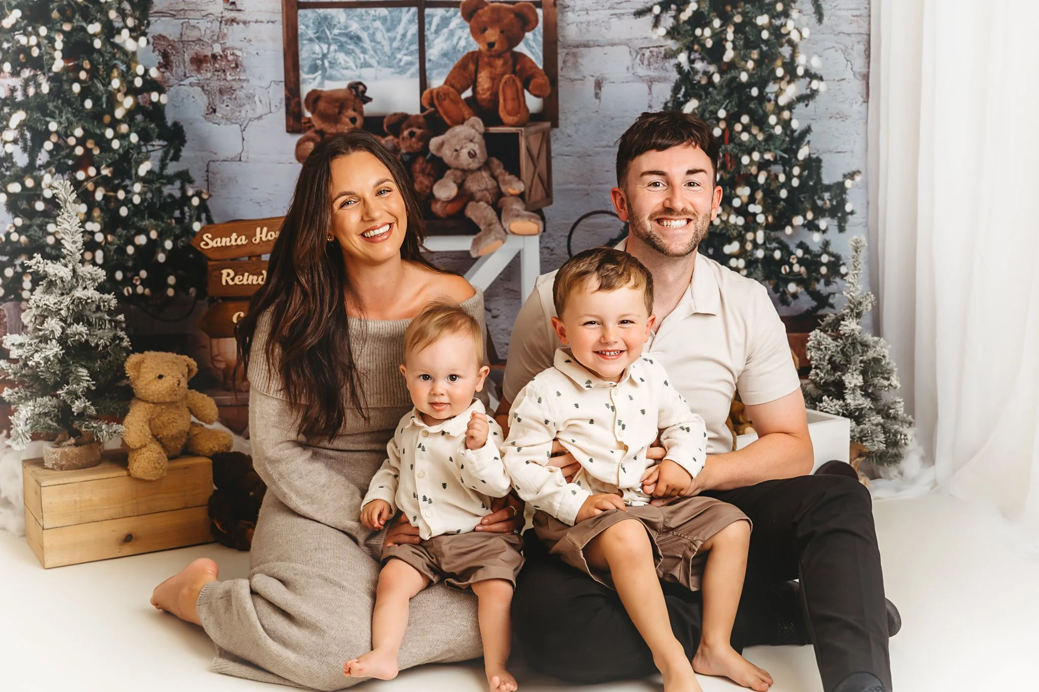 🎄✨ Christmas Photoshoots 2025 Reveal! 🧸🎄

Here&rsquo;s what you need to know:
📅 Session Dates: 1st &ndash; 8th November
🕒 Flexible slots, including midweek + after-school sessions
💻Bookings Go Live: 30th September (VIPs on my mailing list get f